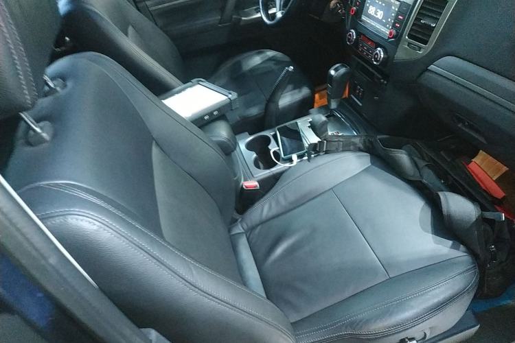 Used Mitsubishi Pajero 2016 3.0L Automatic Luxury Edition China IV Right Front Seat