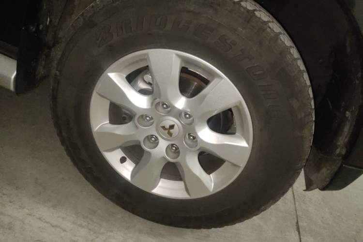 Used Mitsubishi Pajero 2016 3.0L Automatic Prestige Version China V Standard Right Front Wheel Hub