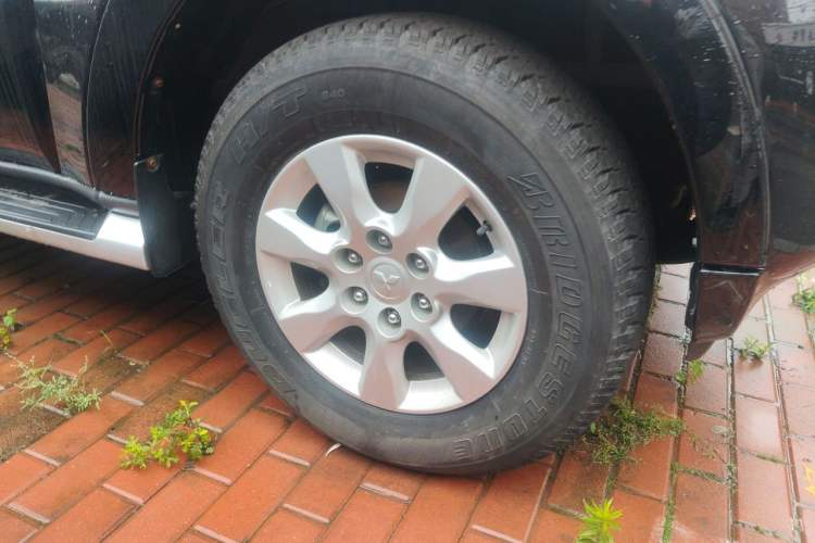 Used Mitsubishi Pajero 2016 3.0L Automatic Standard Version China V Standard Right Front Wheel Hub