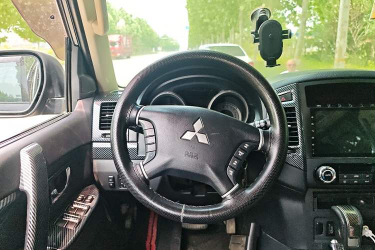 Used Mitsubishi Pajero 2016 3.0L Automatic Standard Version China V Standard Steering Wheel