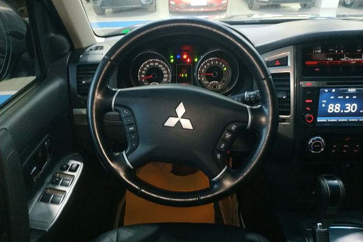 Used Mitsubishi Pajero 2016 3.0L Automatic Luxury Edition China IV Steering Wheel
