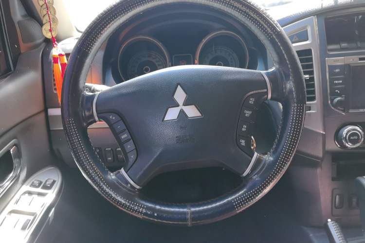 Used Mitsubishi Pajero 2016 3.0L Automatic Standard Version China V Standard Steering Wheel