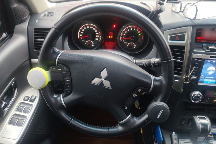 Used Mitsubishi Pajero 2016 3.0L Automatic Standard Version China V Standard Steering Wheel