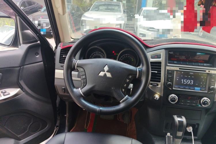 Used Mitsubishi Pajero 2016 3.0L Automatic Standard Version China V Standard Steering Wheel
