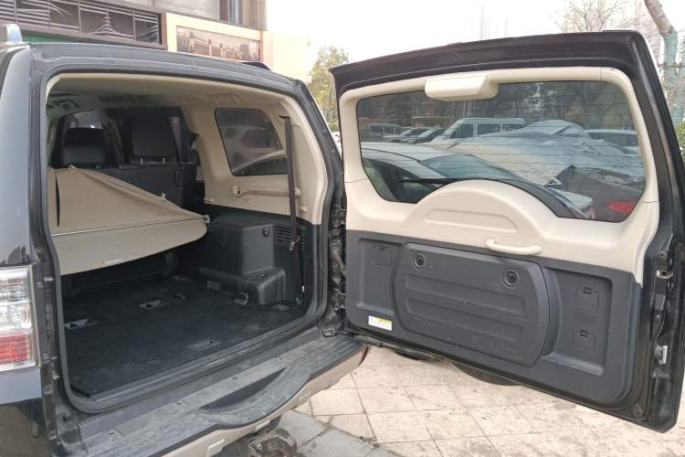 Used Mitsubishi Pajero 2016 3.0L Automatic Prestige Version China IV Standard Trunk
