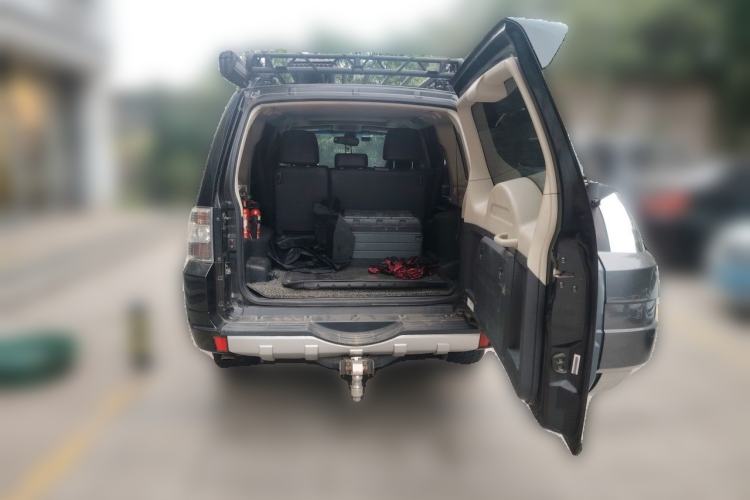 Used Mitsubishi Pajero 2016 3.0L Automatic Prestige Version China IV Standard Trunk