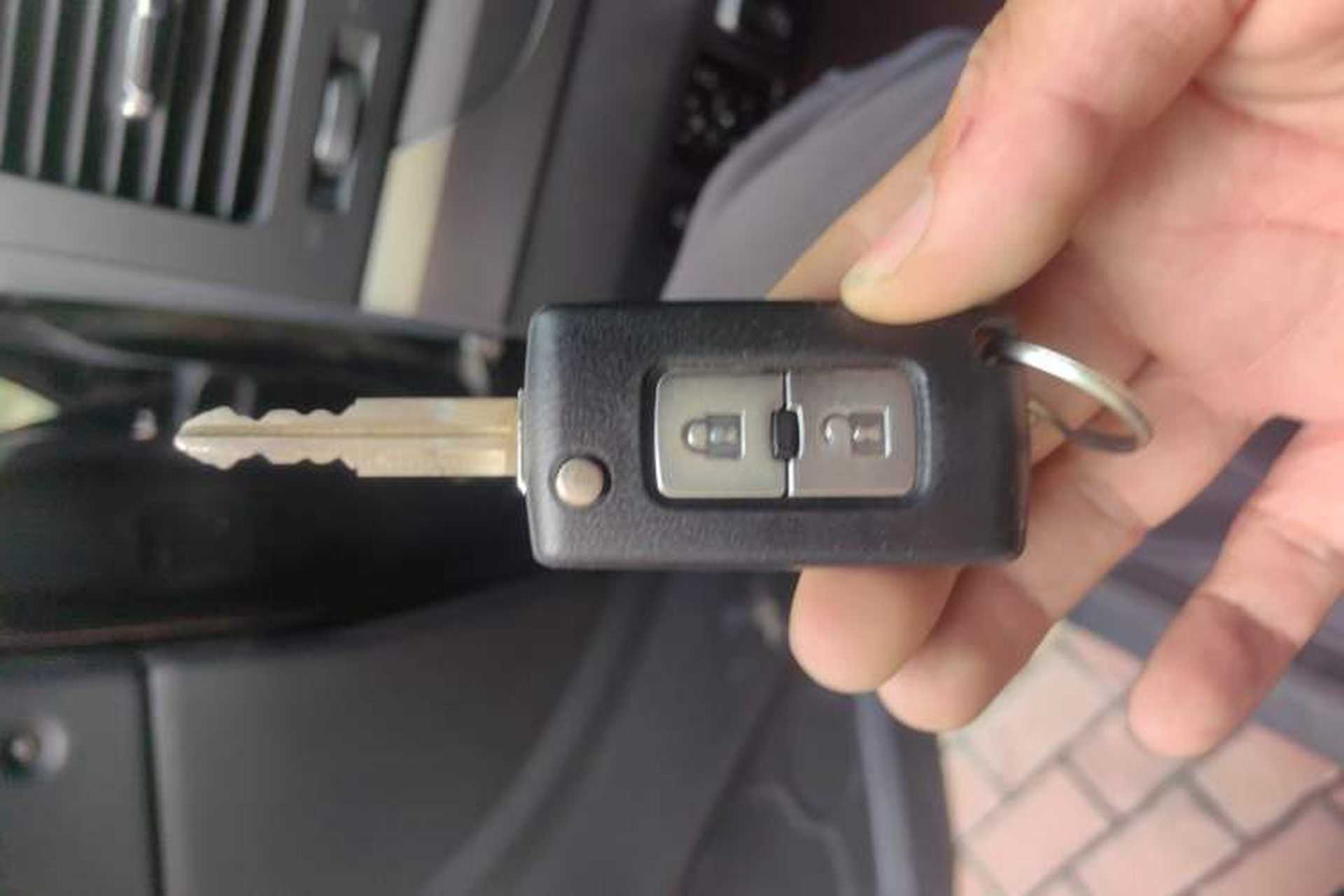 Used Mitsubishi Pajero 2016 3.0L Automatic Prestige Version China V Standard Vehicle Key