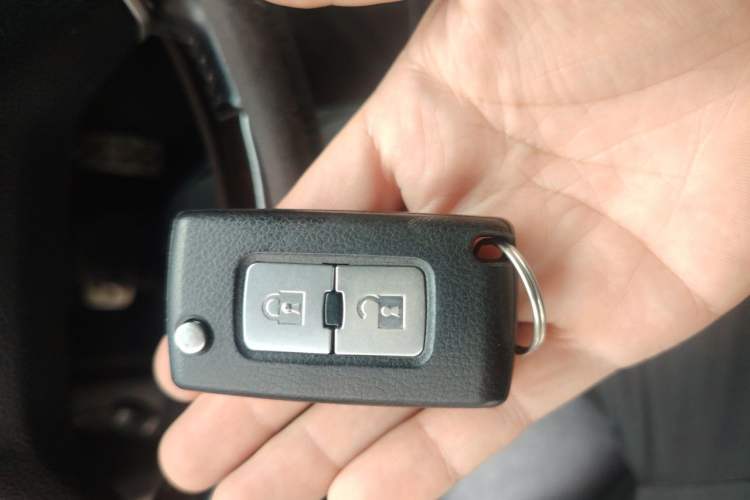 Used Mitsubishi Pajero 2016 3.0L Automatic Prestige Version China IV Standard Vehicle Key