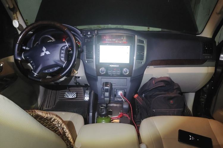 Used Mitsubishi Pajero  Center Console