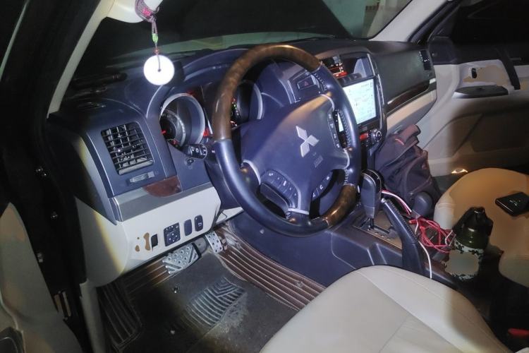 Used Mitsubishi Pajero  Driver Seat