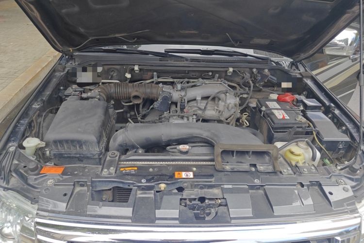 Used Mitsubishi Pajero 2016 3.0L Automatic Prestige Version China V Standard Engine Bay