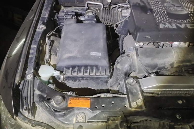 Used Mitsubishi Pajero  Engine Bay Right