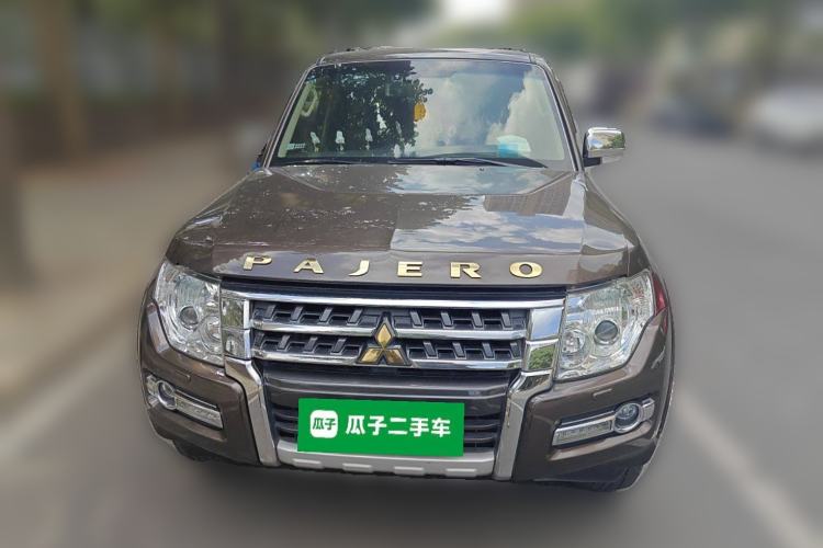 Used Mitsubishi Pajero 2016 3.0L Automatic Prestige Version China V Standard Exterior 1