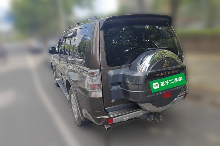 Used Mitsubishi Pajero 2016 3.0L Automatic Prestige Version China V Standard Exterior 3