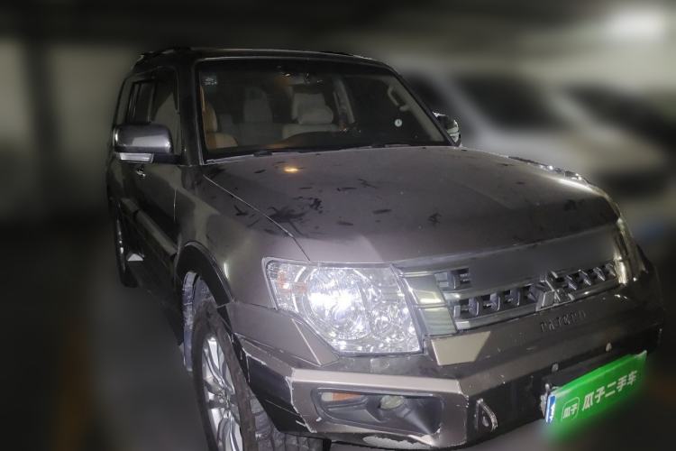 Used Mitsubishi Pajero  Front Right 45 Deg