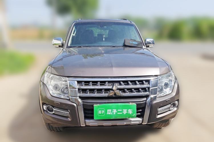 Used Mitsubishi Pajero 2016 3.0L Automatic Prestige Version China V Standard Front