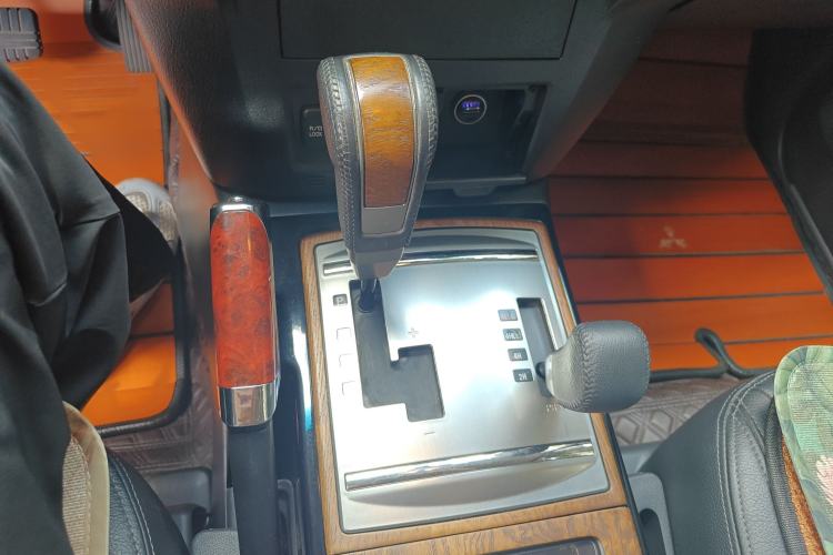 Used Mitsubishi Pajero 2016 3.0L Automatic Prestige Version China V Standard Gear Lever