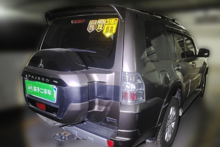 Used Mitsubishi Pajero  Rear Right 45 Deg