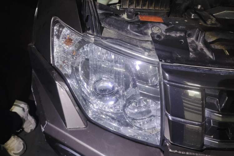 Used Mitsubishi Pajero  Right Front Headlight