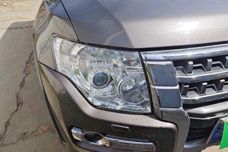Used Mitsubishi Pajero 2016 3.0L Automatic Prestige Version China V Standard Right Front Headlight