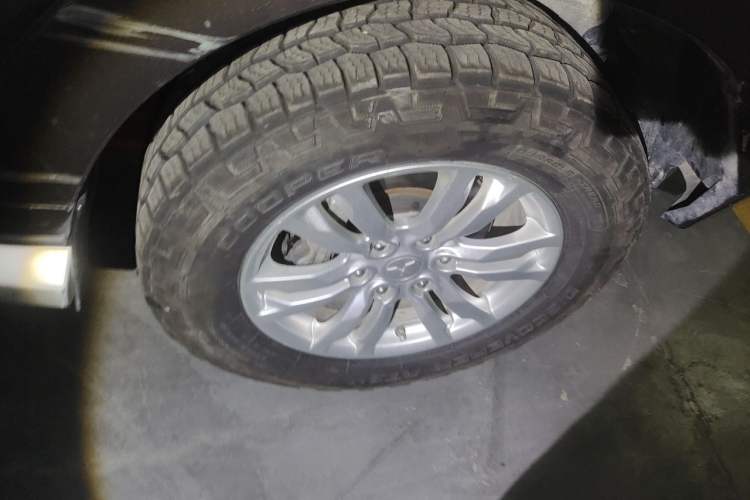 Used Mitsubishi Pajero  Right Front Wheel Hub