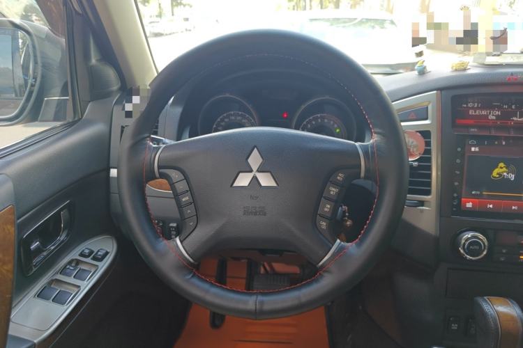 Used Mitsubishi Pajero 2016 3.0L Automatic Prestige Version China V Standard Steering Wheel