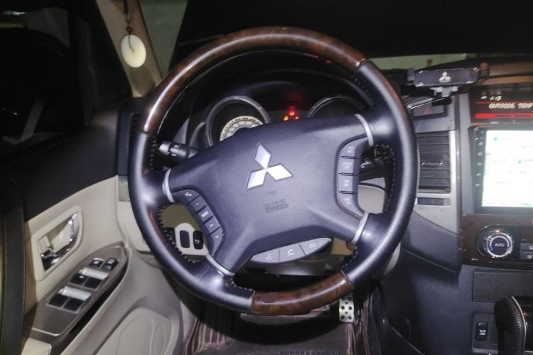 Used Mitsubishi Pajero  Steering Wheel