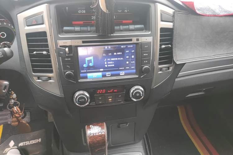 Used Mitsubishi Pajero 2016 3.0L Automatic Standard Version China V Standard Audio And AC Panel