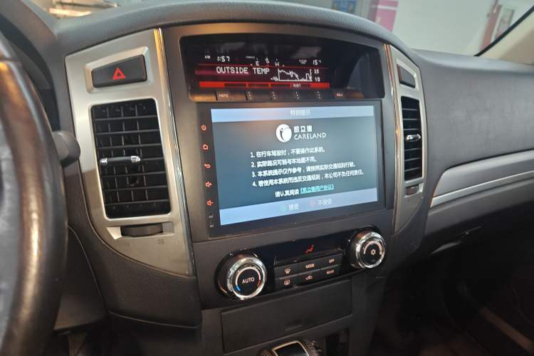 Used Mitsubishi Pajero 2016 3.0L Automatic Standard Version China V Standard Audio And AC Panel