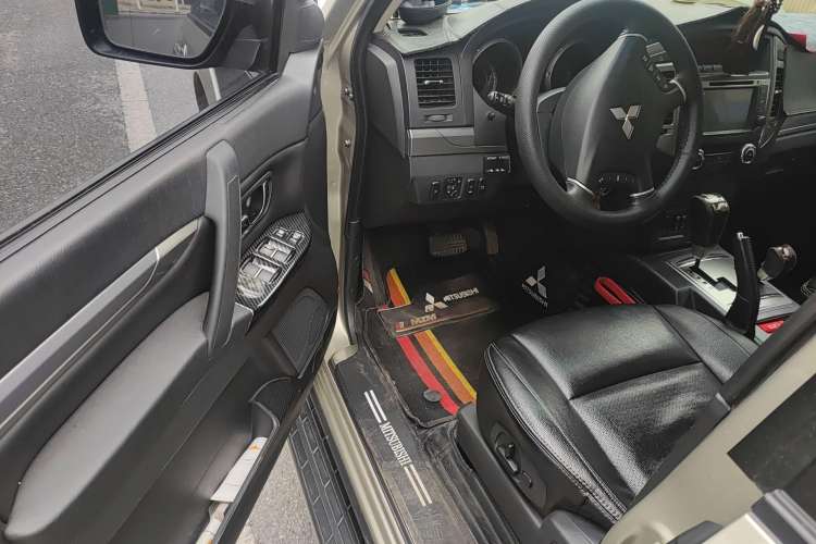 Used Mitsubishi Pajero 2016 3.0L Automatic Standard Version China V Standard Driver Seat