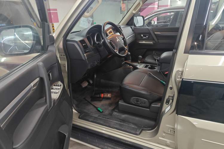Used Mitsubishi Pajero 2016 3.0L Automatic Standard Version China V Standard Driver Seat