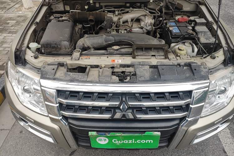 Used Mitsubishi Pajero 2016 3.0L Automatic Standard Version China V Standard Engine Bay