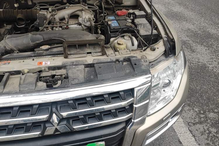 Used Mitsubishi Pajero 2016 3.0L Automatic Standard Version China V Standard Engine Bay Left