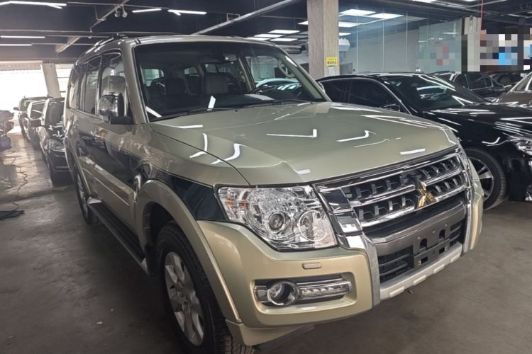 Used Mitsubishi Pajero 2016 3.0L Automatic Prestige Version China V Standard Front Right 45 Deg