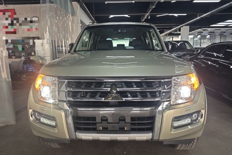 Used Mitsubishi Pajero 2016 3.0L Automatic Prestige Version China V Standard Front