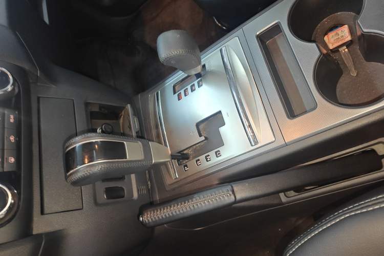 Used Mitsubishi Pajero 2016 3.0L Automatic Standard Version China V Standard Gear Lever