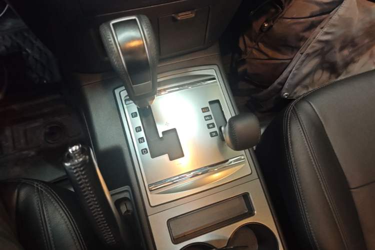 Used Mitsubishi Pajero 2016 3.0L Automatic Prestige Version China V Standard Gear Lever