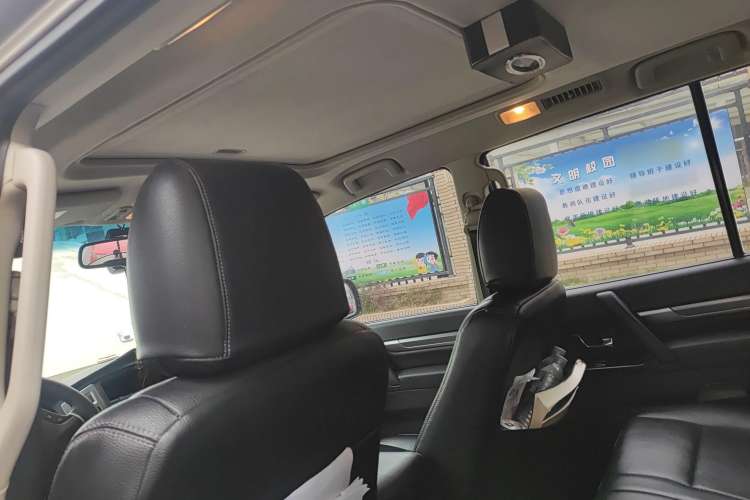 Used Mitsubishi Pajero 2016 3.0L Automatic Standard Version China V Standard Headliner