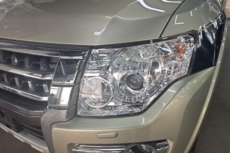 Used Mitsubishi Pajero 2016 3.0L Automatic Prestige Version China V Standard Left Front Headlight