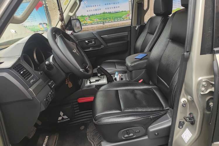 Used Mitsubishi Pajero 2016 3.0L Automatic Standard Version China V Standard Left Front Seat