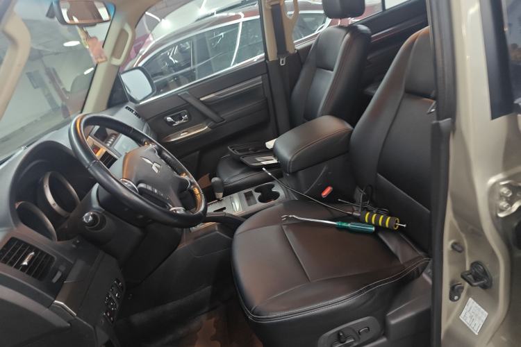 Used Mitsubishi Pajero 2016 3.0L Automatic Standard Version China V Standard Left Front Seat