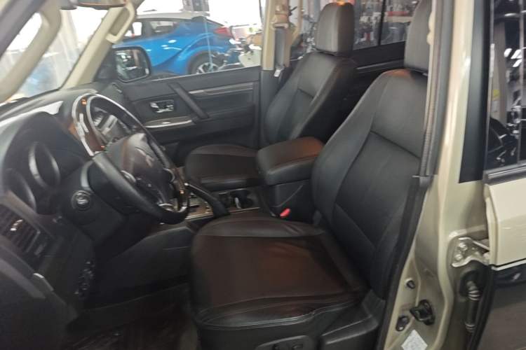 Used Mitsubishi Pajero 2016 3.0L Automatic Prestige Version China V Standard Left Front Seat