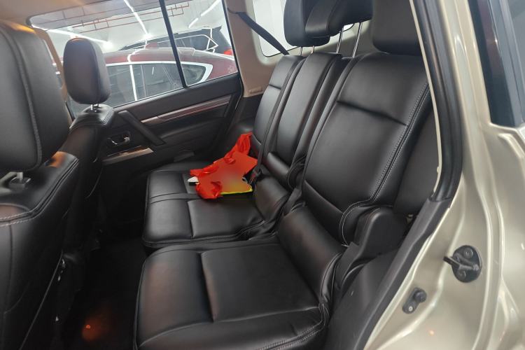 Used Mitsubishi Pajero 2016 3.0L Automatic Standard Version China V Standard Left Rear Seat
