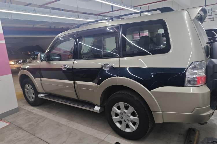 Used Mitsubishi Pajero 2016 3.0L Automatic Standard Version China V Standard Left Side