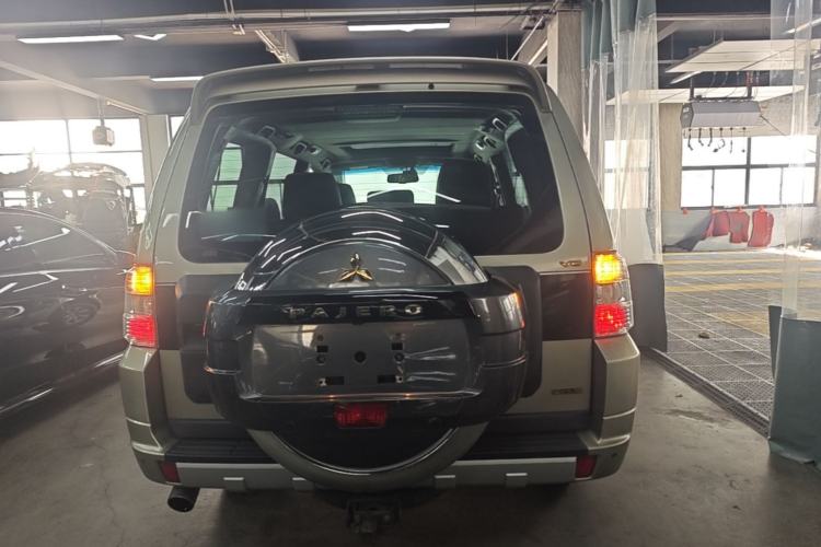 Used Mitsubishi Pajero 2016 3.0L Automatic Prestige Version China V Standard Rear