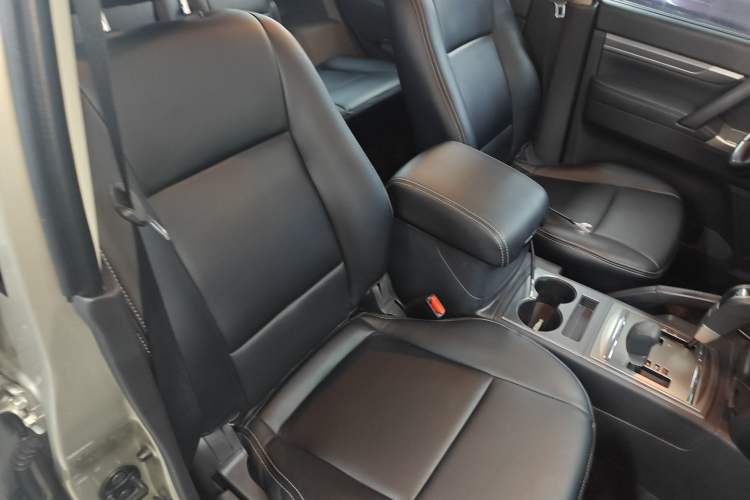 Used Mitsubishi Pajero 2016 3.0L Automatic Standard Version China V Standard Right Front Seat