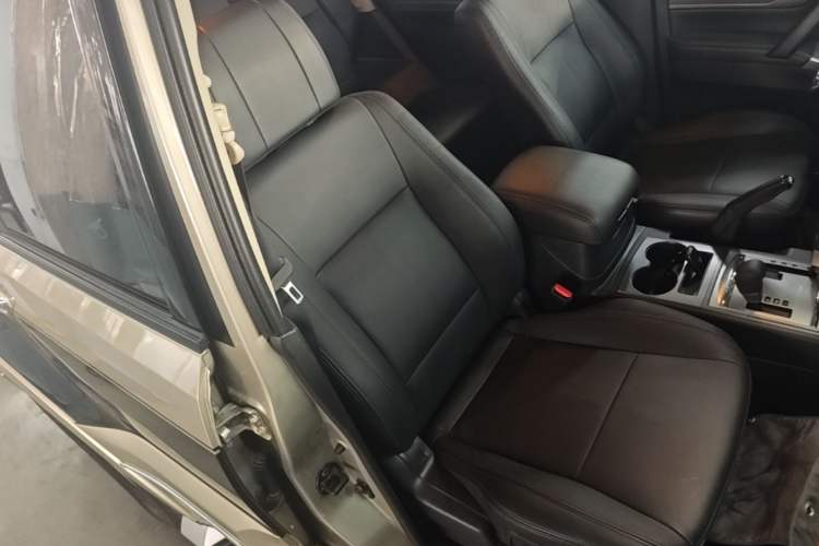 Used Mitsubishi Pajero 2016 3.0L Automatic Prestige Version China V Standard Right Front Seat