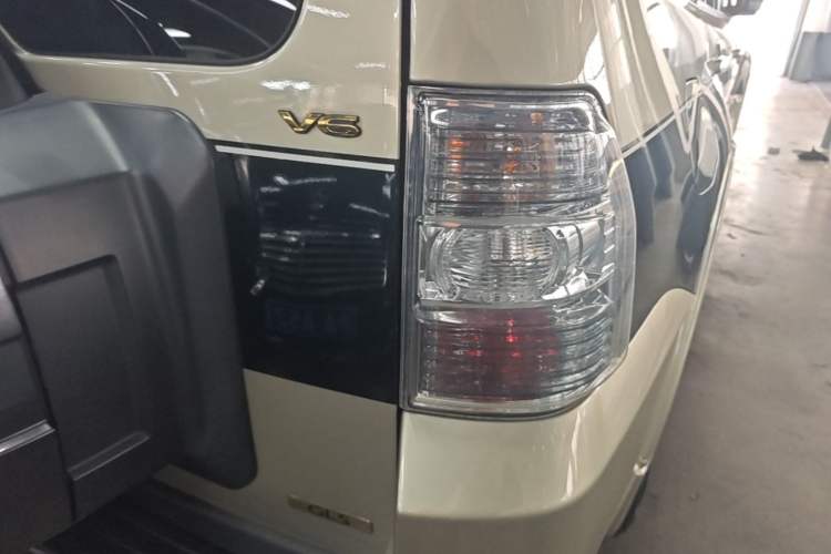 Used Mitsubishi Pajero 2016 3.0L Automatic Prestige Version China V Standard Right Rear Taillight