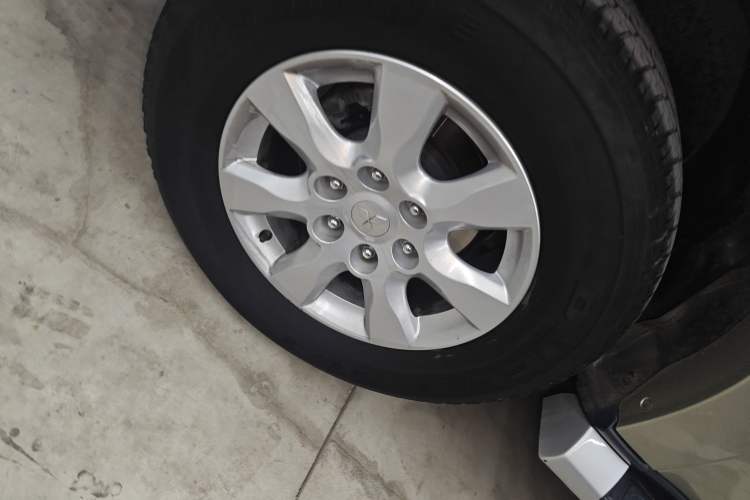 Used Mitsubishi Pajero 2016 3.0L Automatic Standard Version China V Standard Right Rear Wheel Hub