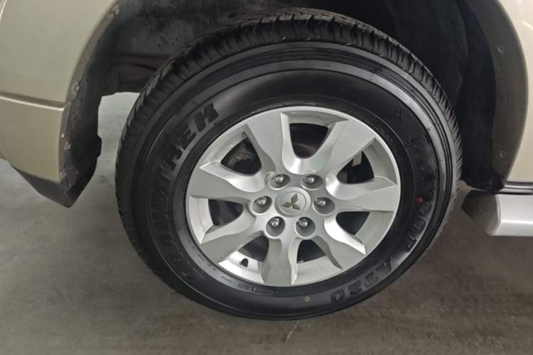 Used Mitsubishi Pajero 2016 3.0L Automatic Prestige Version China V Standard Right Rear Wheel Hub